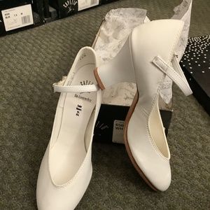 CAPEZIO 2” character shoe student footlight White various sizes